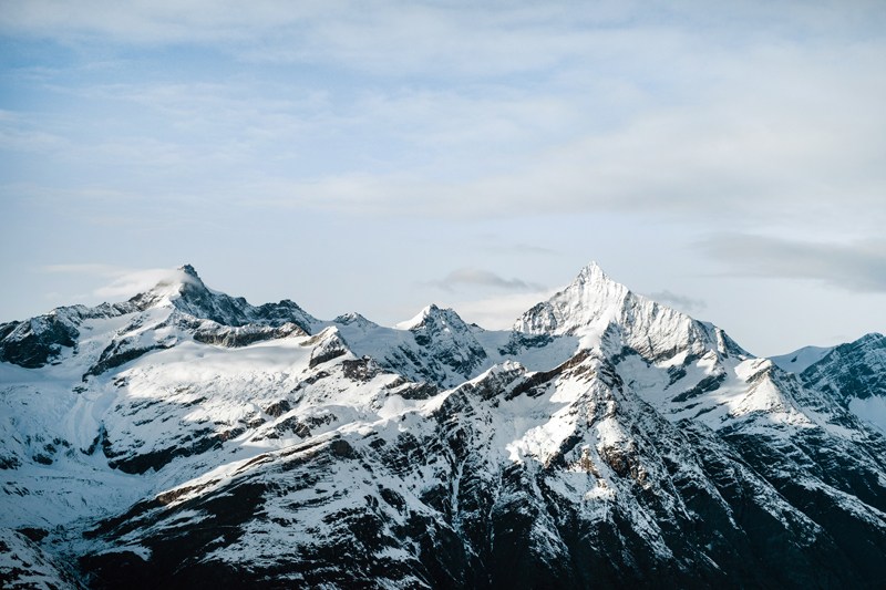 Cime di montagne svizzere.